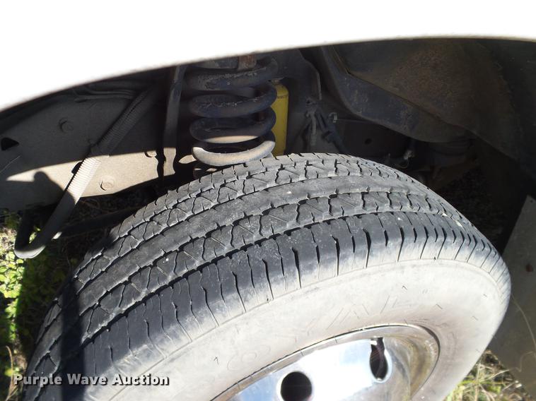 image for item DD1463 2005 Ford Econoline E450 shuttle bus