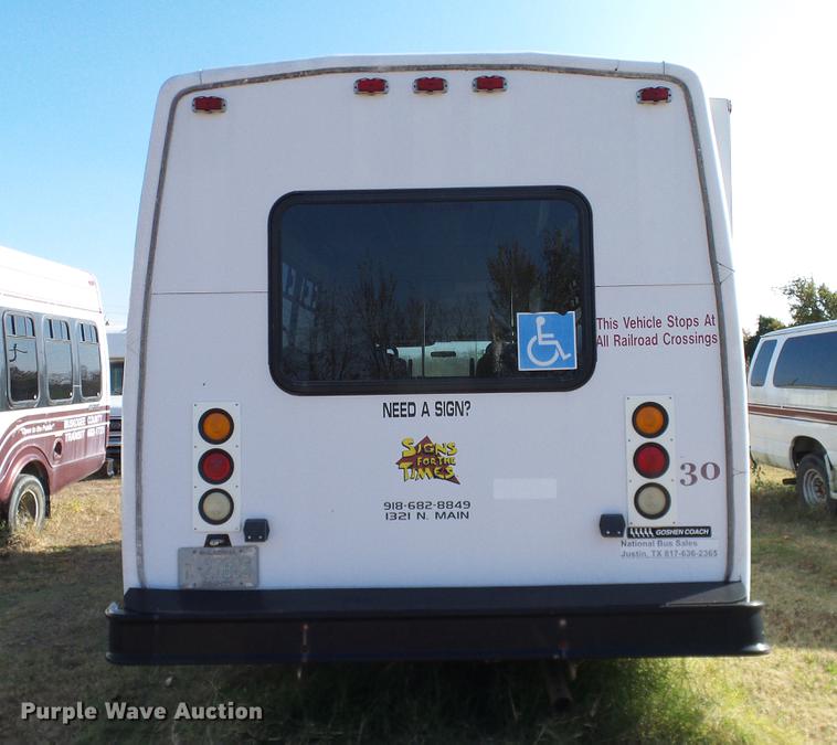 image for item DD1465 2005 Ford Econoline E450 shuttle bus