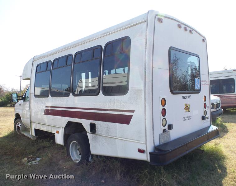 image for item DD1465 2005 Ford Econoline E450 shuttle bus