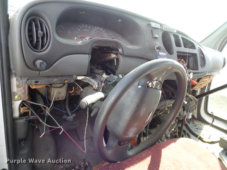 image for item DD1465 2005 Ford Econoline E450 shuttle bus