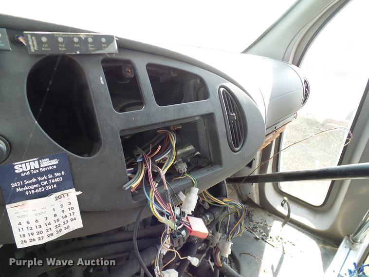 image for item DD1465 2005 Ford Econoline E450 shuttle bus