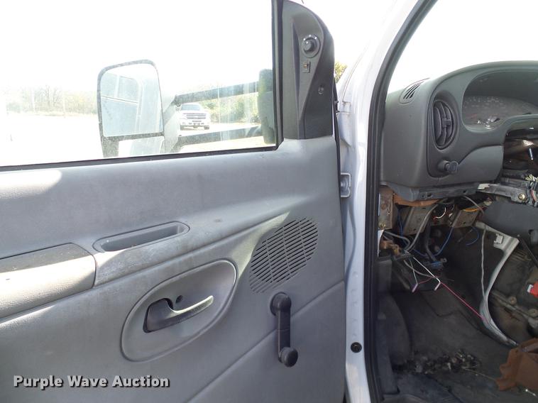 image for item DD1465 2005 Ford Econoline E450 shuttle bus