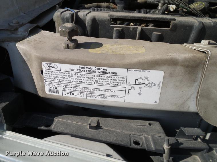 image for item DD1465 2005 Ford Econoline E450 shuttle bus