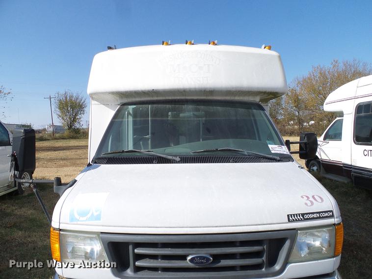 image for item DD1465 2005 Ford Econoline E450 shuttle bus