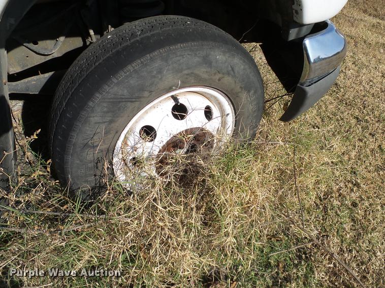 image for item DD1465 2005 Ford Econoline E450 shuttle bus