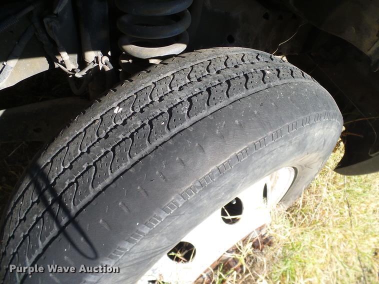 image for item DD1465 2005 Ford Econoline E450 shuttle bus