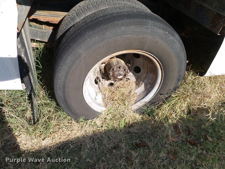 image for item DD1465 2005 Ford Econoline E450 shuttle bus