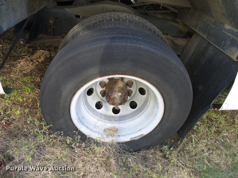 image for item DD1465 2005 Ford Econoline E450 shuttle bus