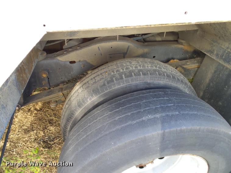 image for item DD1465 2005 Ford Econoline E450 shuttle bus