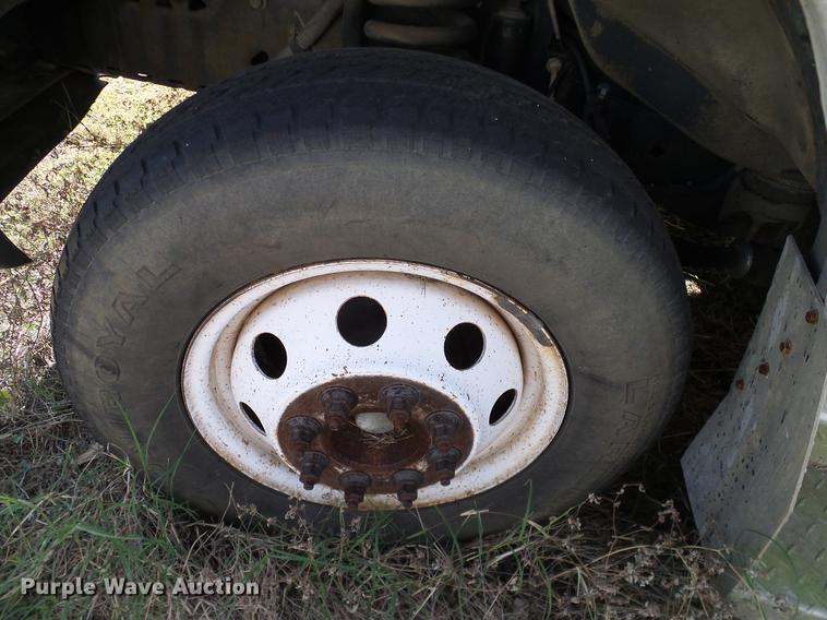 image for item DD1465 2005 Ford Econoline E450 shuttle bus