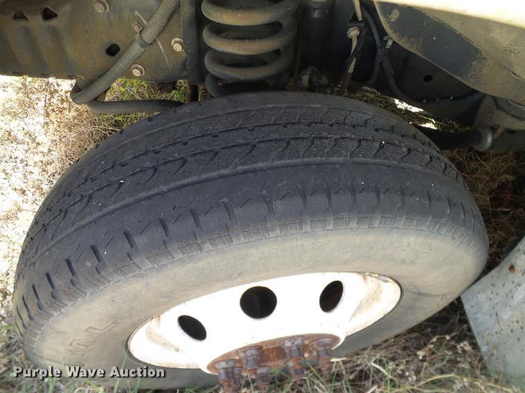 image for item DD1465 2005 Ford Econoline E450 shuttle bus