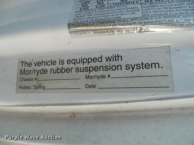 image for item DD1465 2005 Ford Econoline E450 shuttle bus