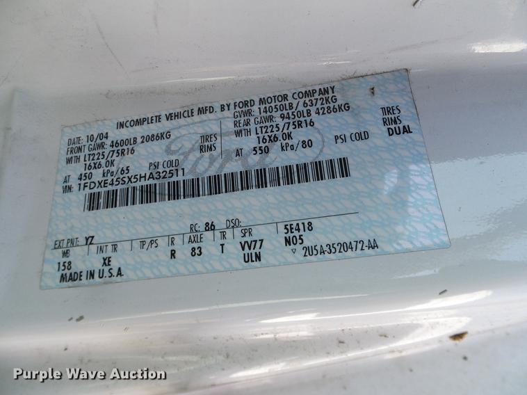 image for item DD1465 2005 Ford Econoline E450 shuttle bus