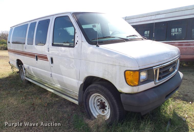 image for item DD1466 2005 Ford E350 XL van