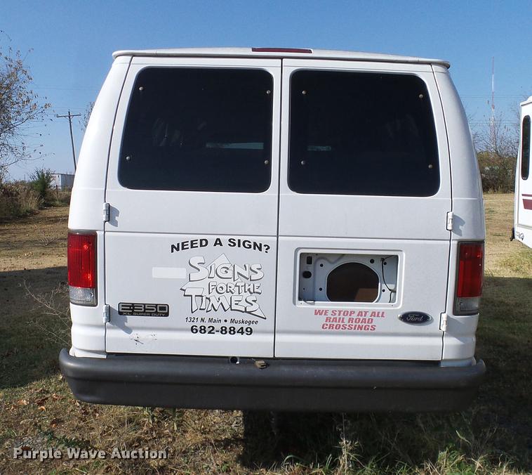 image for item DD1466 2005 Ford E350 XL van