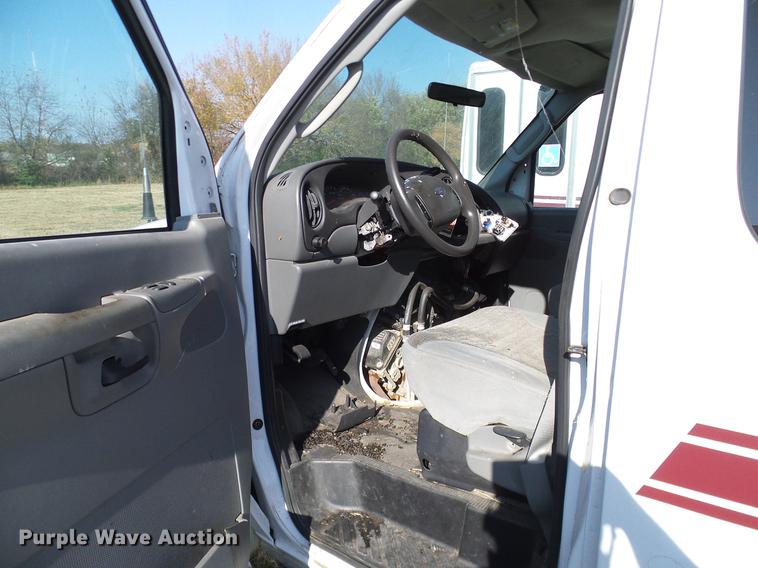 image for item DD1466 2005 Ford E350 XL van