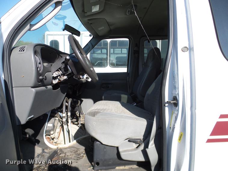 image for item DD1466 2005 Ford E350 XL van