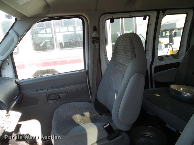 image for item DD1466 2005 Ford E350 XL van