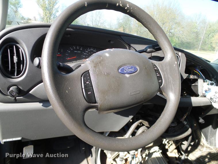 image for item DD1466 2005 Ford E350 XL van