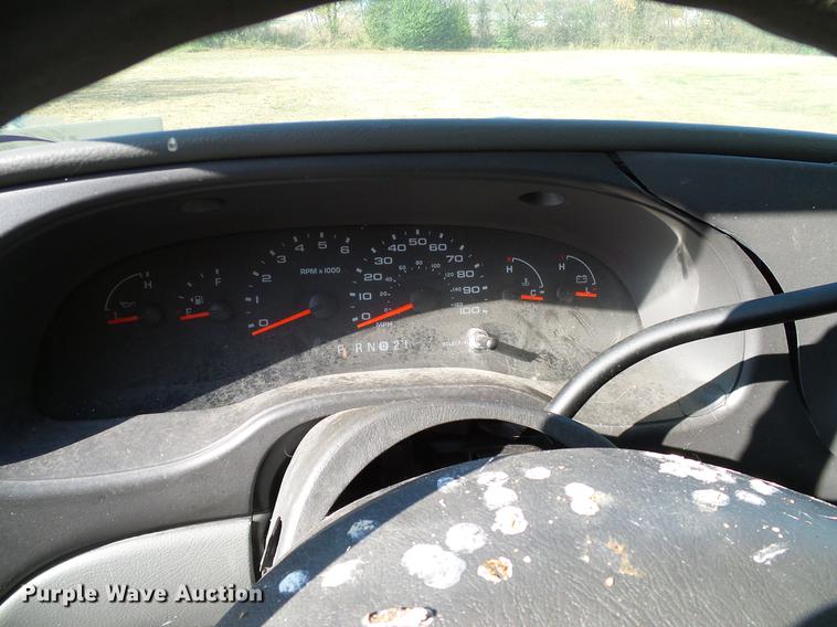 image for item DD1466 2005 Ford E350 XL van