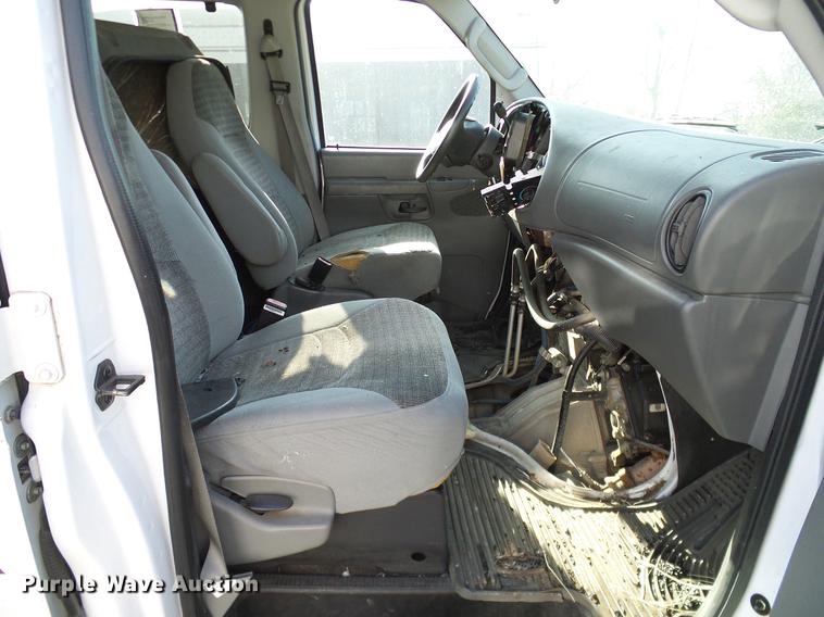 image for item DD1466 2005 Ford E350 XL van