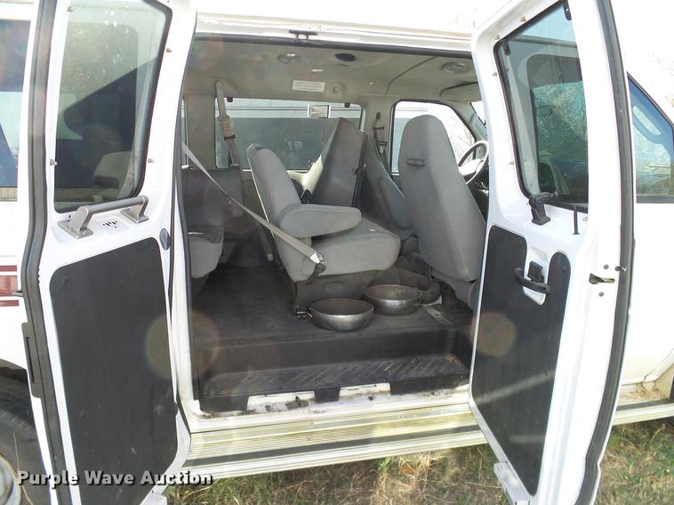 image for item DD1466 2005 Ford E350 XL van