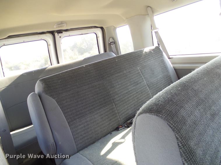 image for item DD1466 2005 Ford E350 XL van