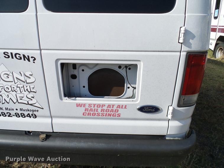 image for item DD1466 2005 Ford E350 XL van