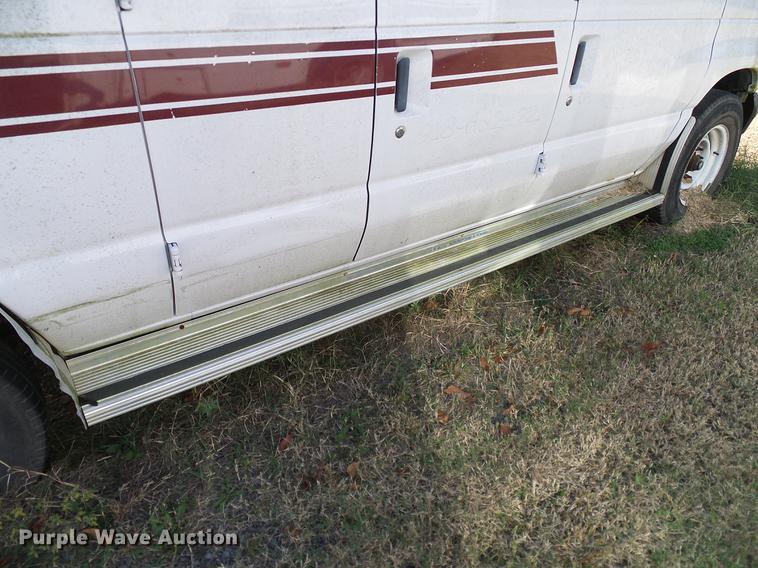 image for item DD1466 2005 Ford E350 XL van