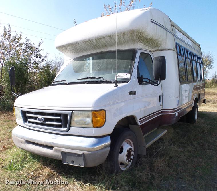 image for item DD1467 2004 Ford Econoline E450 shuttle bus