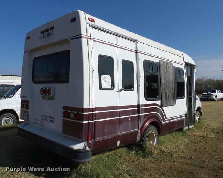 image for item DD1467 2004 Ford Econoline E450 shuttle bus
