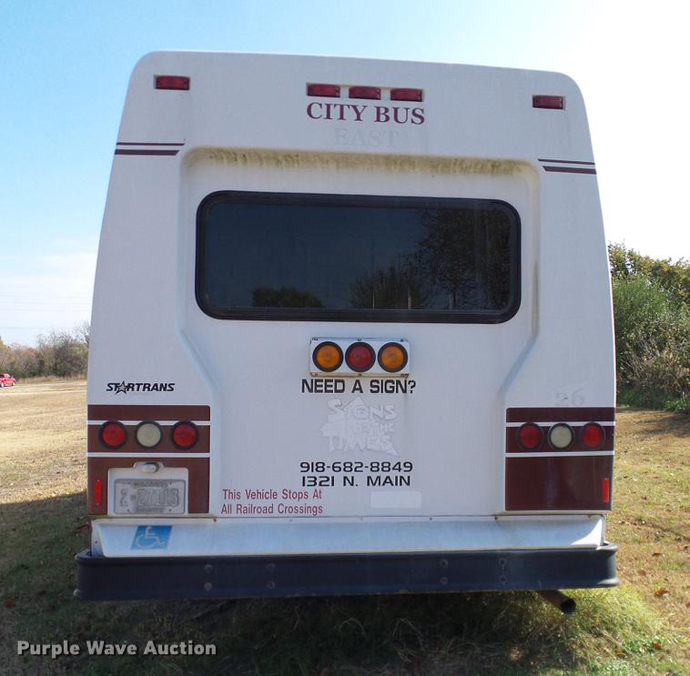 image for item DD1467 2004 Ford Econoline E450 shuttle bus