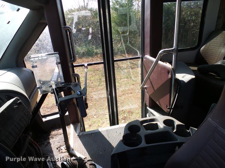 image for item DD1467 2004 Ford Econoline E450 shuttle bus