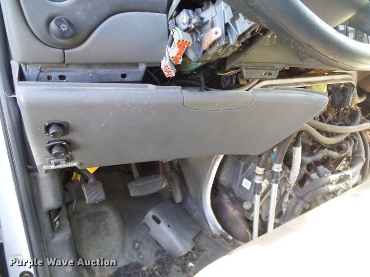 image for item DD1467 2004 Ford Econoline E450 shuttle bus