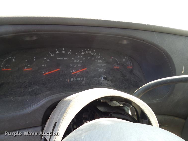 image for item DD1467 2004 Ford Econoline E450 shuttle bus