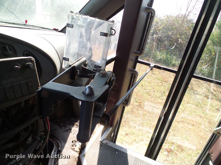 image for item DD1467 2004 Ford Econoline E450 shuttle bus