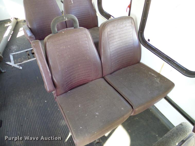 image for item DD1467 2004 Ford Econoline E450 shuttle bus