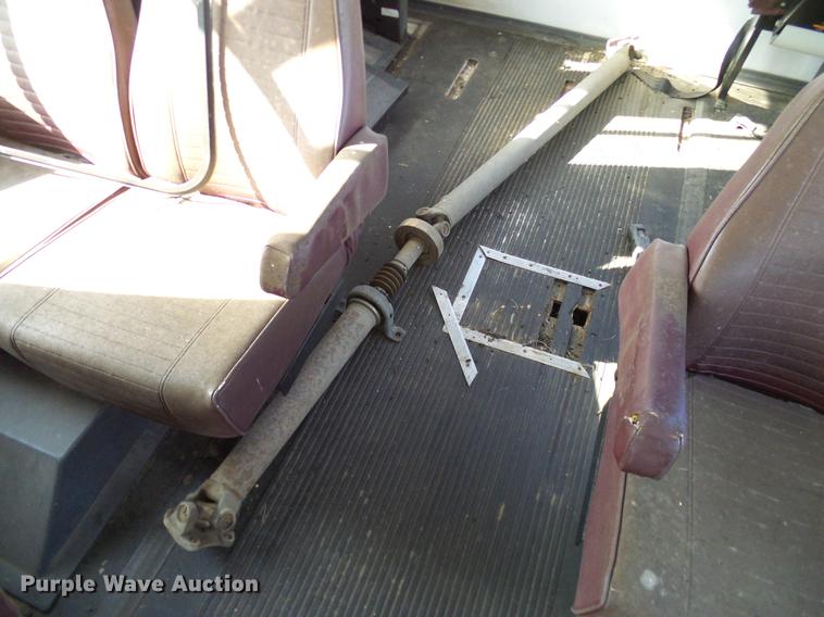 image for item DD1467 2004 Ford Econoline E450 shuttle bus