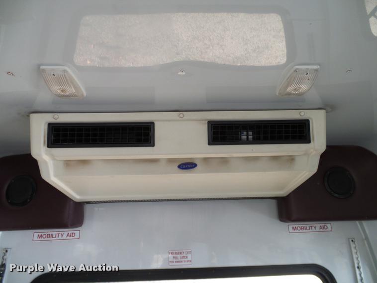 image for item DD1467 2004 Ford Econoline E450 shuttle bus