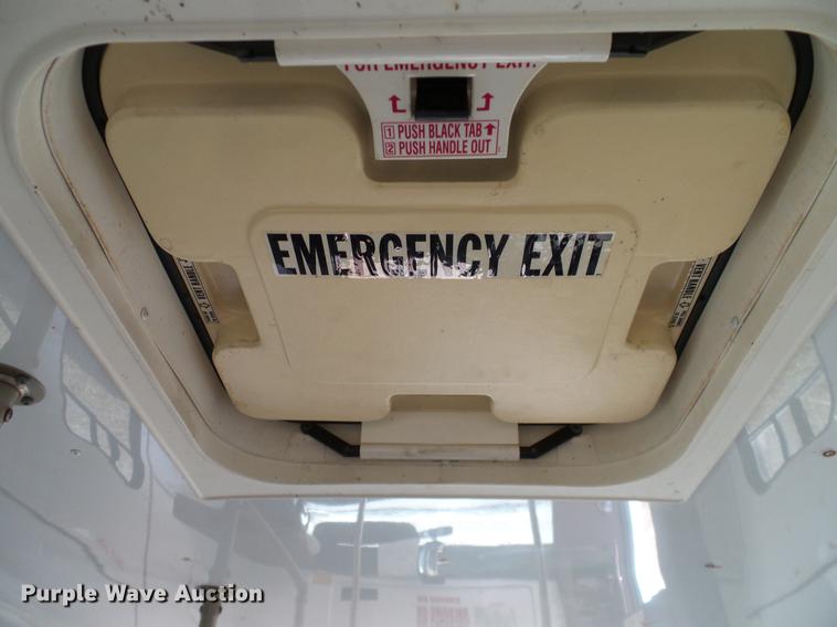 image for item DD1467 2004 Ford Econoline E450 shuttle bus