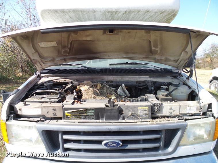 image for item DD1467 2004 Ford Econoline E450 shuttle bus