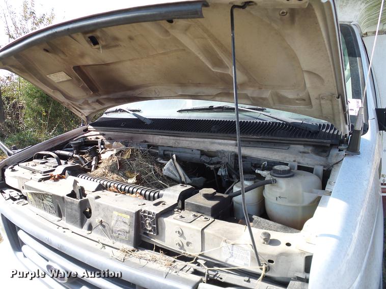 image for item DD1467 2004 Ford Econoline E450 shuttle bus