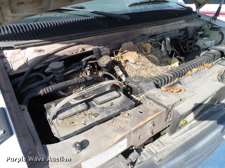 image for item DD1467 2004 Ford Econoline E450 shuttle bus