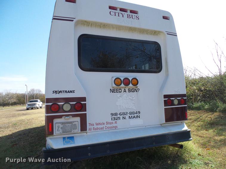 image for item DD1467 2004 Ford Econoline E450 shuttle bus