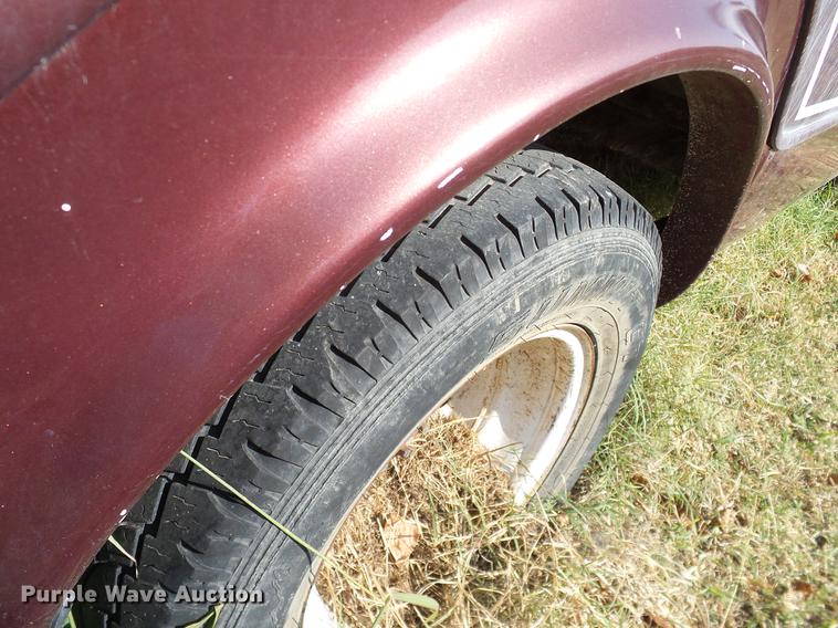 image for item DD1467 2004 Ford Econoline E450 shuttle bus