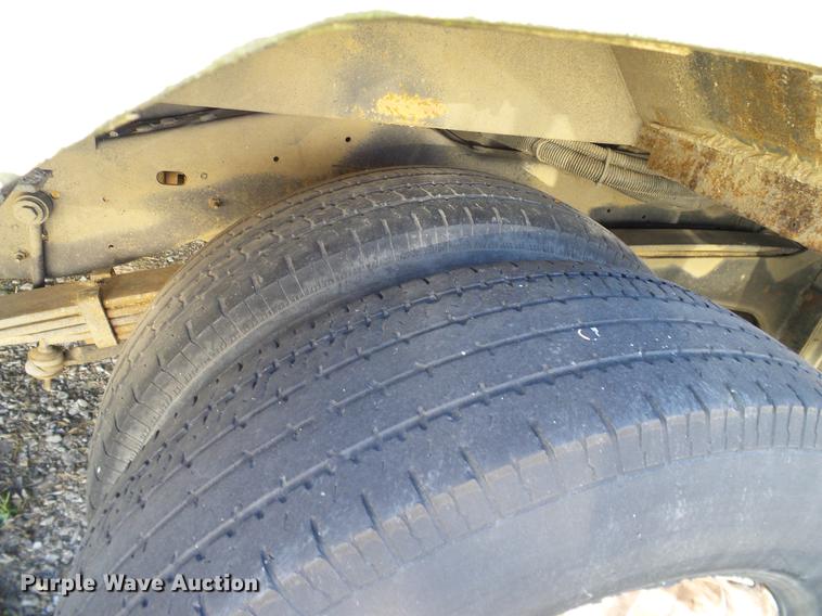 image for item DD1467 2004 Ford Econoline E450 shuttle bus