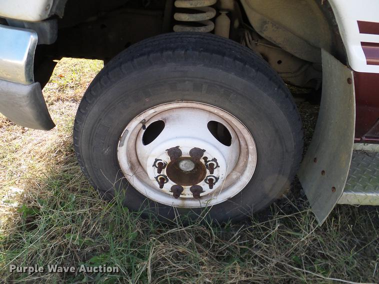 image for item DD1467 2004 Ford Econoline E450 shuttle bus