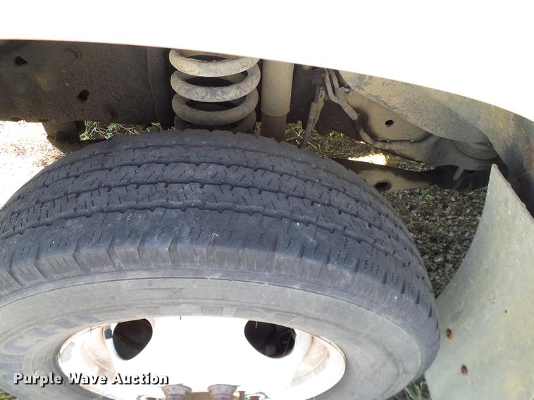 image for item DD1467 2004 Ford Econoline E450 shuttle bus