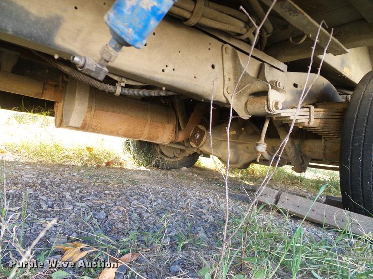 image for item DD1467 2004 Ford Econoline E450 shuttle bus