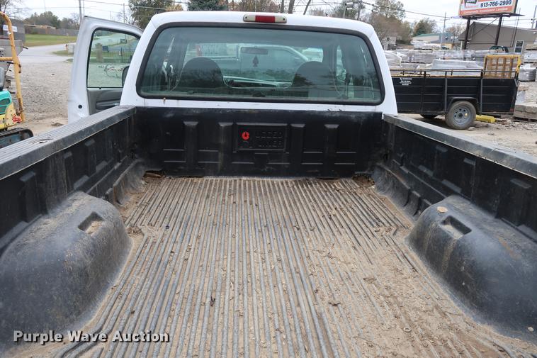 image for item DD9525 2002 Ford F250 Super Duty SuperCab pickup truck